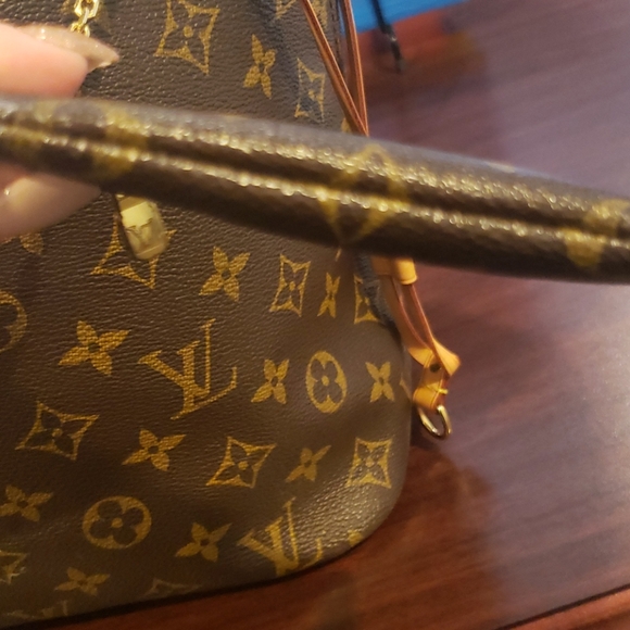 Louis Vuitton Monogram Key Pouch🤎 - Picture 2 of 6